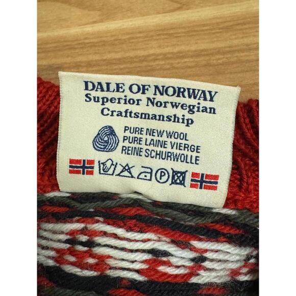 Dale of Norway Classic 100% Wool Mens Red Nordic Fair Isle Crew Sweater Sz S - Picture 6 of 6
